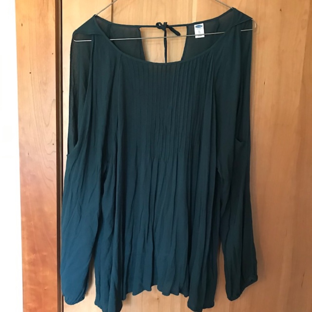 Dark green old navy long sleeve cutout shoulders XL back tie detail